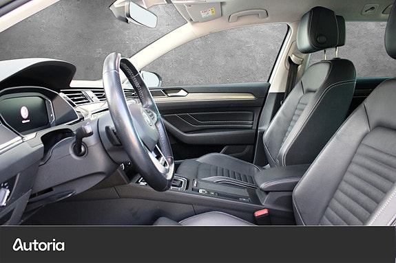 Volkswagen Passat Alltrack 10 of 24