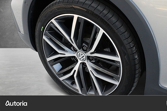 Volkswagen Passat Alltrack 9 of 24