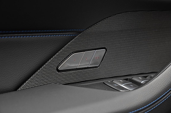 BMW i4 12 of 30