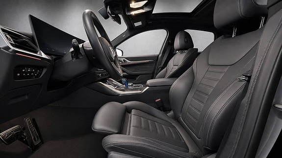 BMW i4 12 of 30