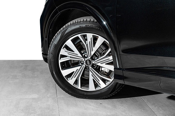 Audi Q4 e-tron 7 of 28
