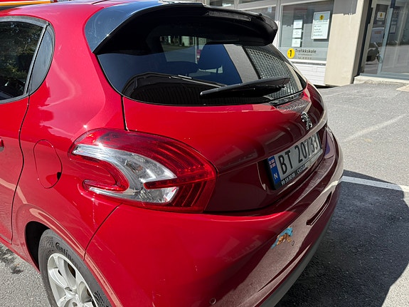 Peugeot 208 4 of 21