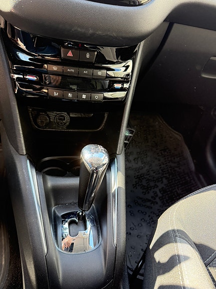 Peugeot 208 8 of 21