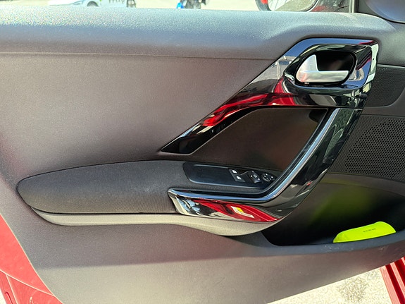 Peugeot 208 14 of 21