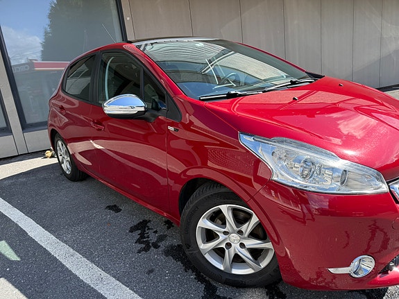 Peugeot 208 2 of 21