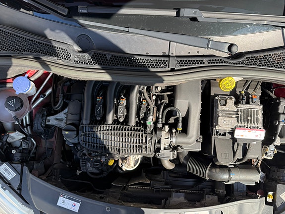 Peugeot 208 21 of 21