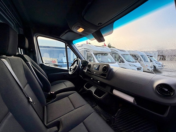 Mercedes-Benz Sprinter 9 of 13
