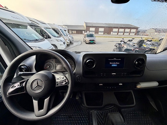 Mercedes-Benz Sprinter 11 of 13