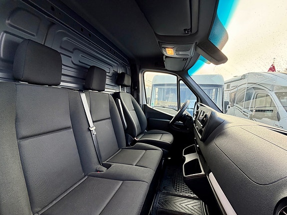 Mercedes-Benz Sprinter 10 of 13
