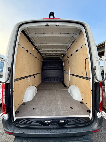 Mercedes-Benz Sprinter 12 of 13