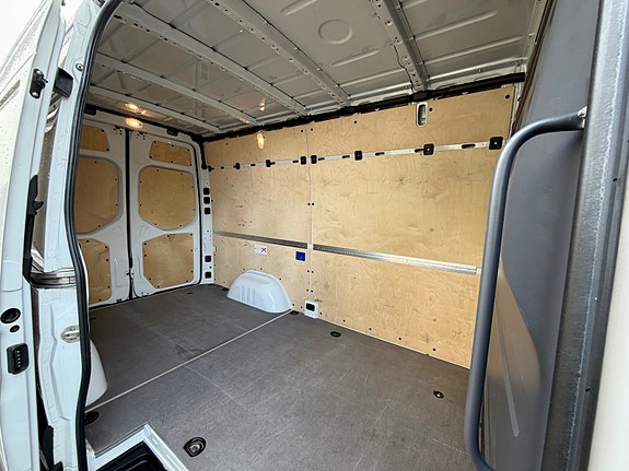 Mercedes-Benz Sprinter 13 of 13