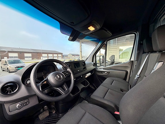 Mercedes-Benz Sprinter 7 of 13