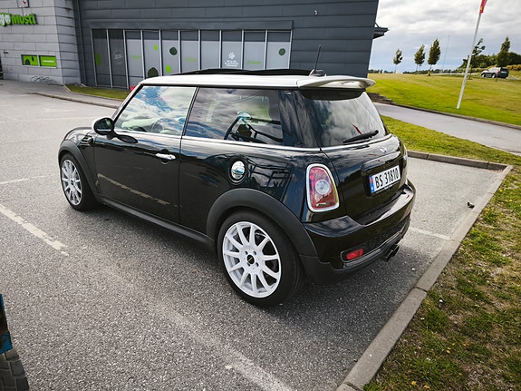 MINI Cooper S 3 of 8