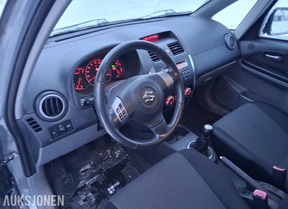 Suzuki SX4 8 of 10