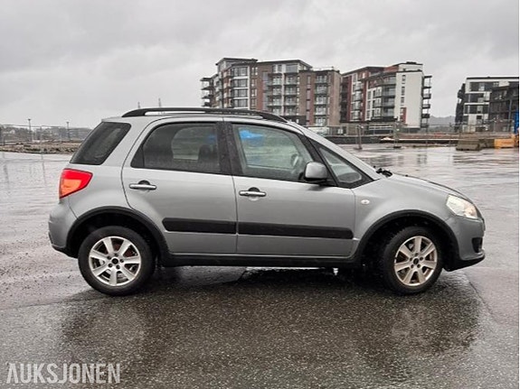 Suzuki SX4 4 of 10
