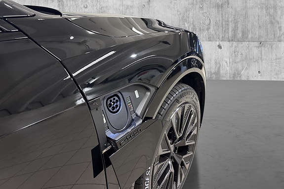 Audi Q8 e-tron 4 of 30