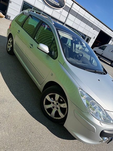 Peugeot 307 SW 4 of 8