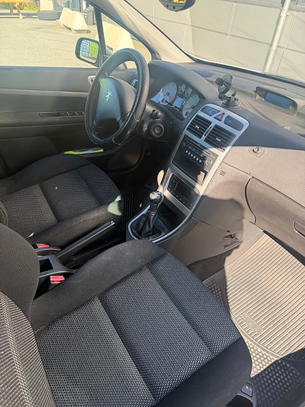 Peugeot 307 SW 8 of 8
