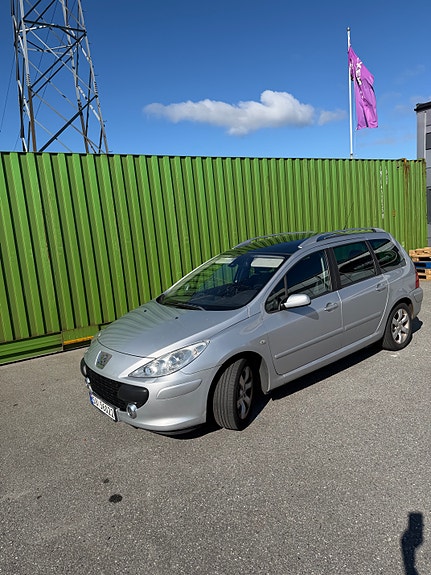 Peugeot 307 SW 2 of 8