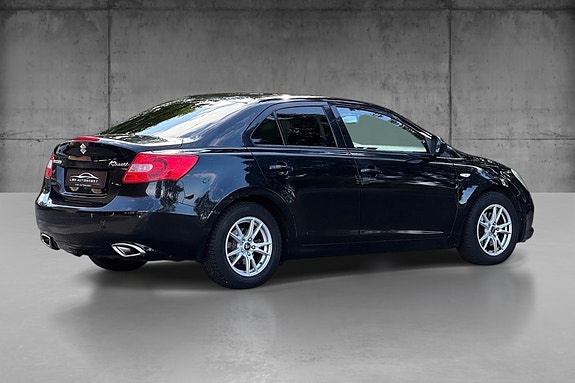 Suzuki Kizashi 5 of 13