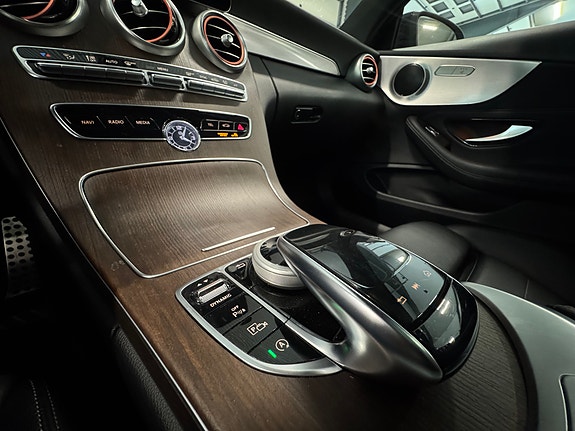 Mercedes-Benz C200 25 of 30