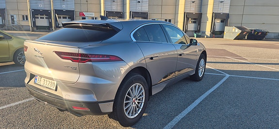 Jaguar I-PACE 3 of 3