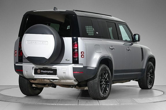 Land Rover Defender 110 4 of 26