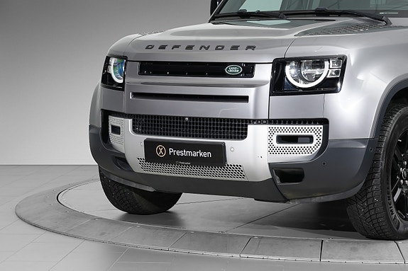 Land Rover Defender 110 21 of 26