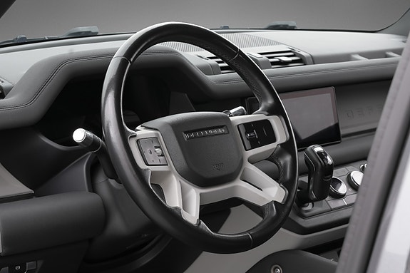 Land Rover Defender 110 8 of 26