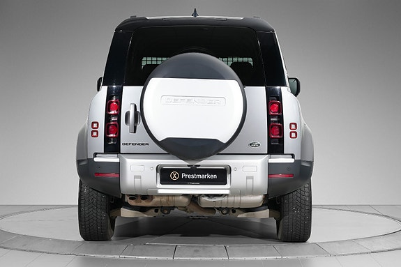 Land Rover Defender 110 3 of 26