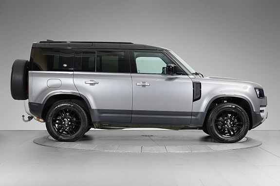Land Rover Defender 110 5 of 26
