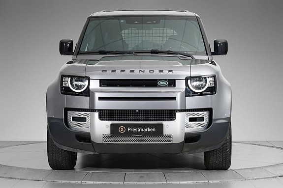 Land Rover Defender 110 2 of 26