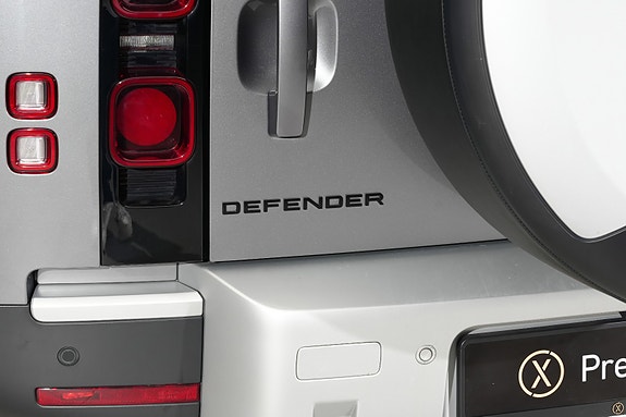 Land Rover Defender 110 24 of 26