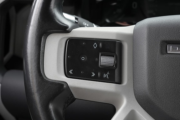 Land Rover Defender 110 13 of 26