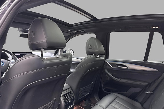 BMW iX3 25 of 30