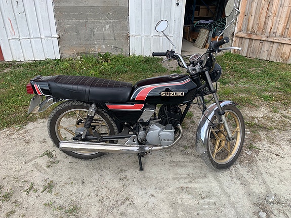 Suzuki GP 100 2 of 3