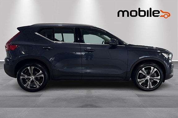Volvo XC40 2 of 30