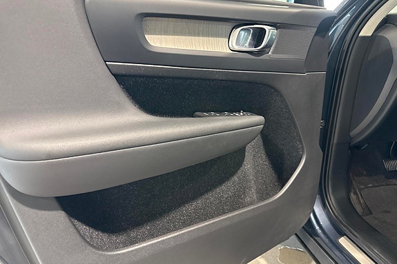 Volvo XC40 17 of 30
