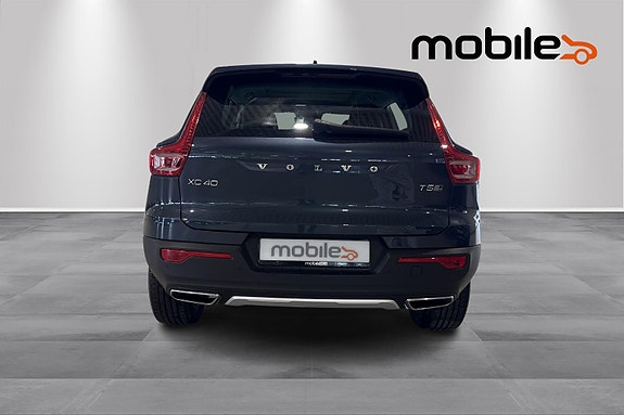 Volvo XC40 4 of 30