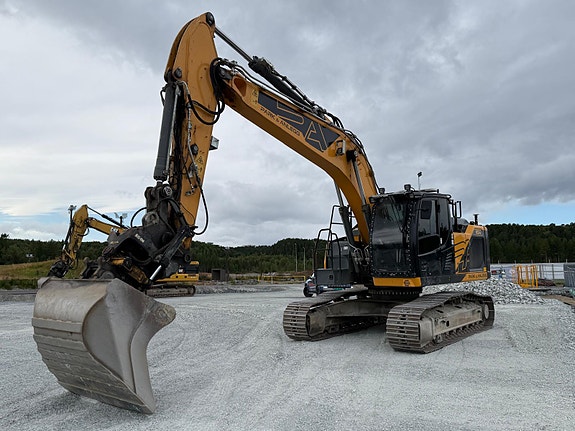 Liebherr 924 2 of 26