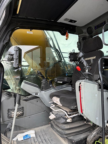 Liebherr 924 19 of 26