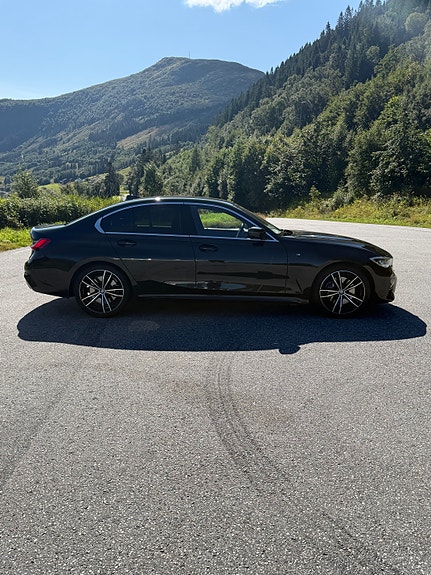 BMW 320d 3 of 11