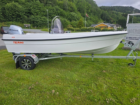 Terhi 450CC med Honda BF40 og Lowrance Eagle 9. Utstillingsmodell 5 of 11