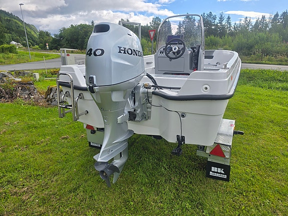 Terhi 450CC med Honda BF40 og Lowrance Eagle 9. Utstillingsmodell 7 of 11