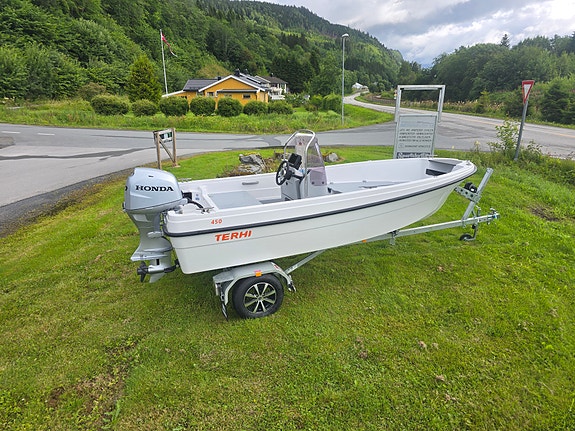 Terhi 450CC med Honda BF40 og Lowrance Eagle 9. Utstillingsmodell 4 of 11