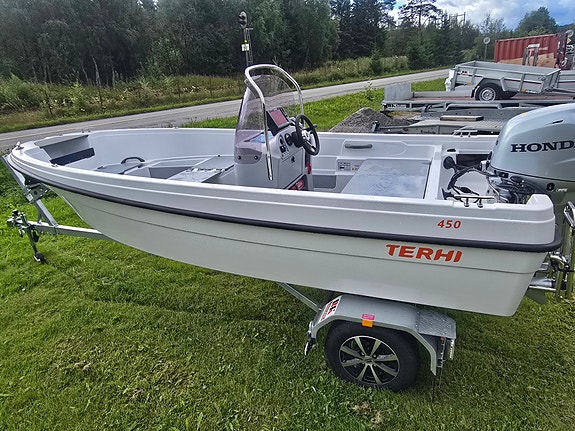 Terhi 450CC med Honda BF40 og Lowrance Eagle 9. Utstillingsmodell 6 of 11