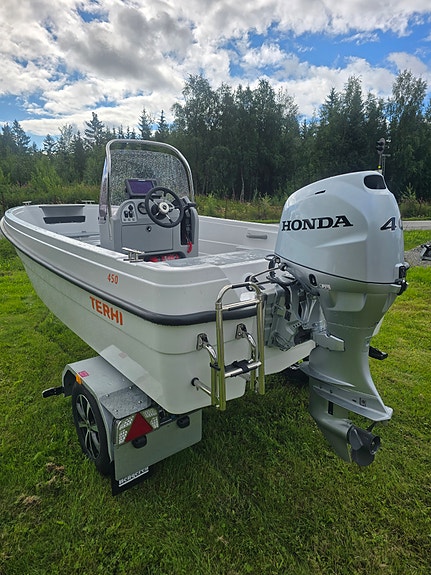 Terhi 450CC med Honda BF40 og Lowrance Eagle 9. Utstillingsmodell 10 of 11