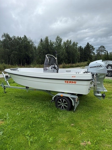 Terhi 450CC med Honda BF40 og Lowrance Eagle 9. Utstillingsmodell 2 of 11
