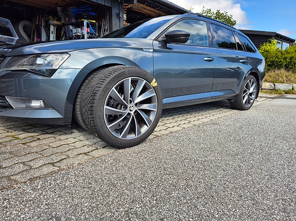 Skoda Superb 8 of 30