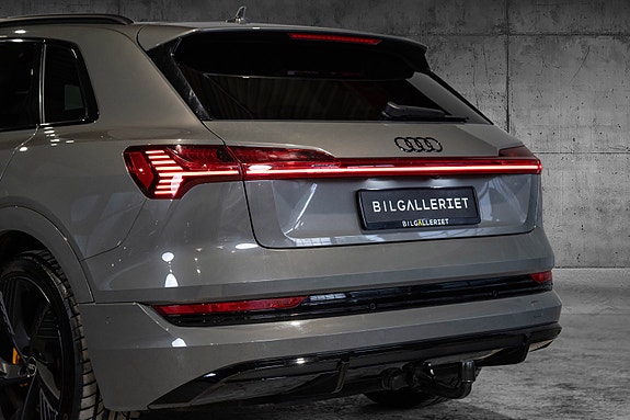 Audi e-tron 9 of 30
